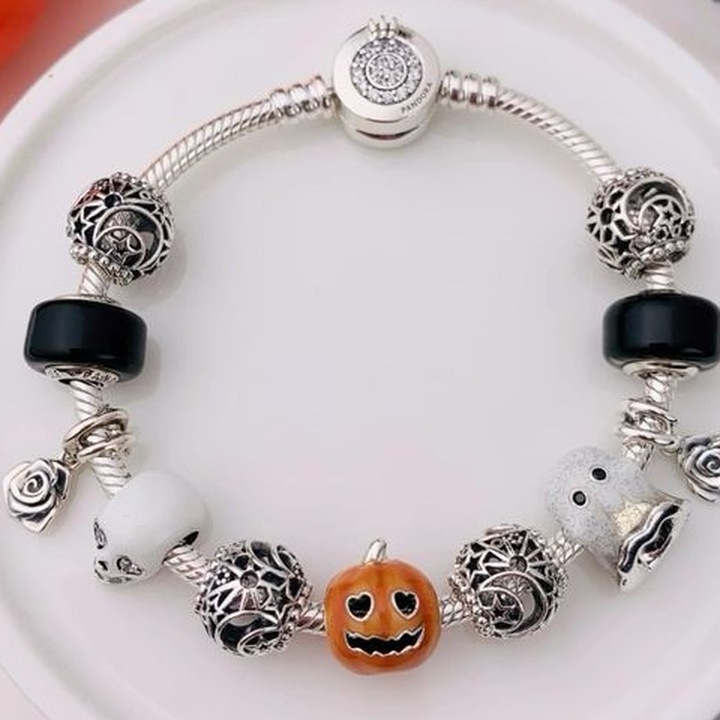 Détail des charms Halloween